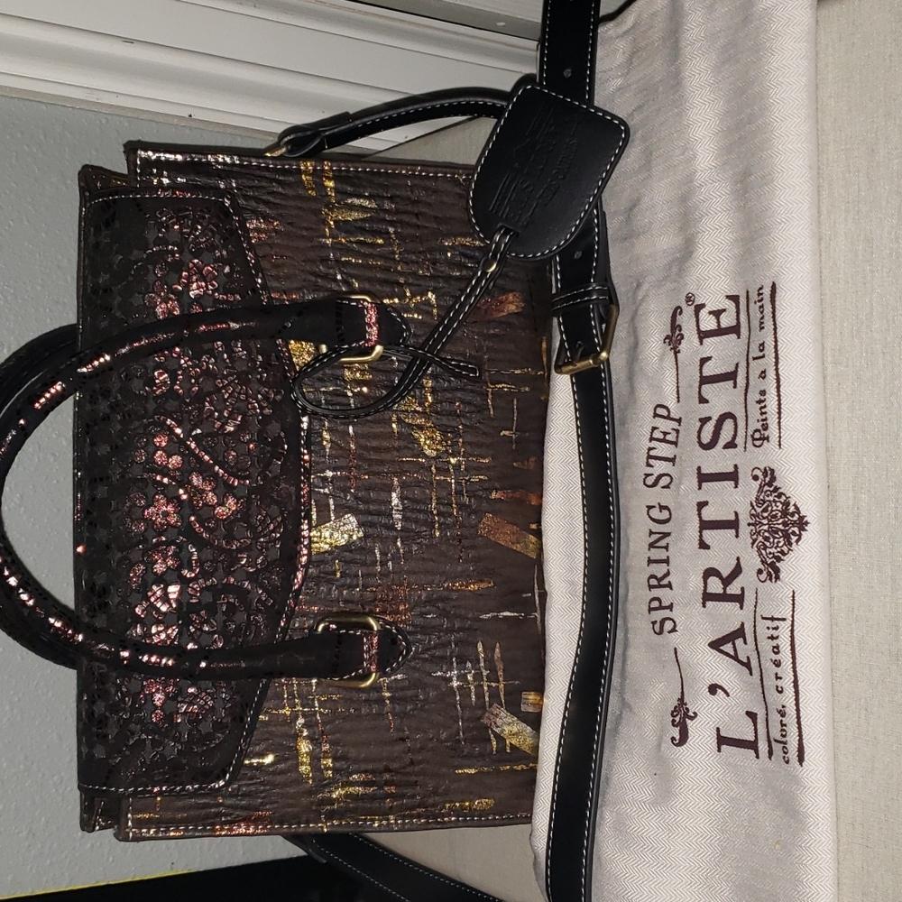 L' ARTISE Double handle bag.